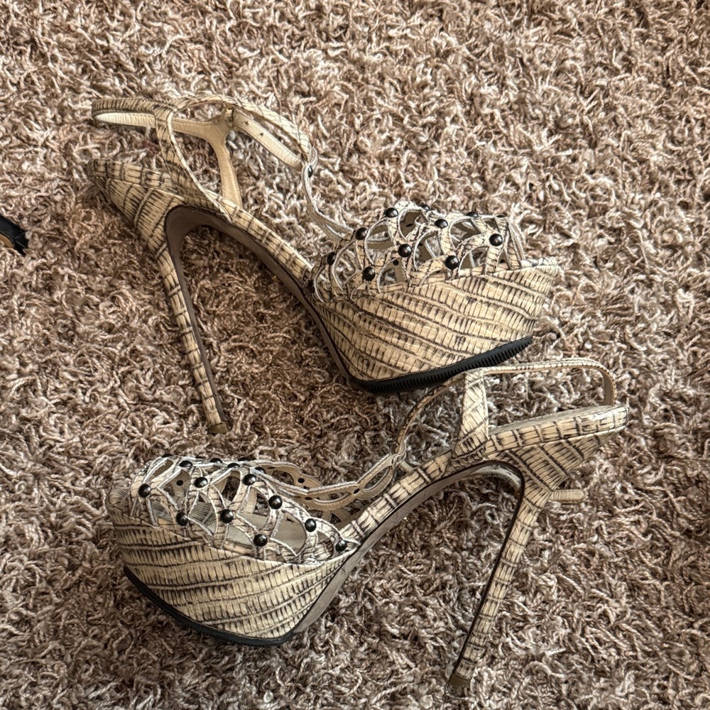 Sergio Rossi platform Women's Beige Snakeskin T-Strap Dress Sandals - Picture 5 of 6